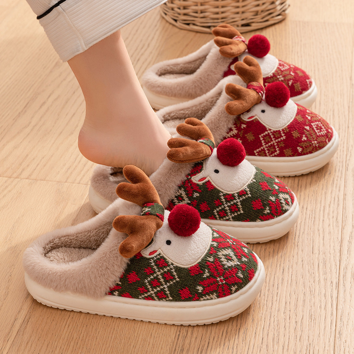 Cozy Christmas Cow" Fuzzy Plush Slippers – Värmande, Stiliga Tofflor för Alla